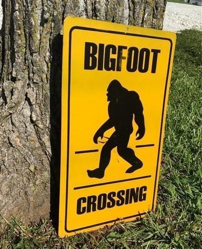 Beware Bigfoot Area Sign, Rustic Metal Art, Yeti Sasquatch Patio Decor, Mancave, Bigfoot Sign, Metal Art Bigfoot Decor, Yeti fashion Sasquatch Enthu