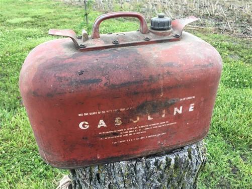 Vintage cheapest 3 gallon metal gas/kerosene can with handle