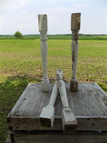 4 Balusters White Wood Architectural Salvage Spindles Porch Post House Trim A19,