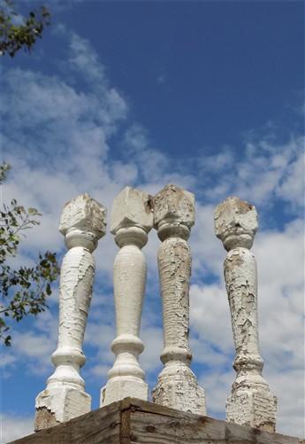 4 Balusters Painted Wood Architectural Salvage Spindles Porch House Trim A10,