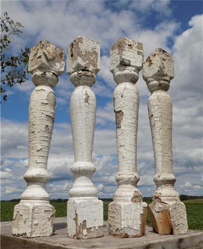 4 Balusters Painted Wood Architectural Salvage Spindles Porch House Trim A10,