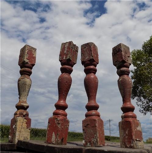 4 Balusters Painted Wood Architectural Salvage Spindles Porch House Trim A16,