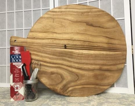 Round Wooden Bread Board, French Cutting Board, Rustic Chopping Board D107