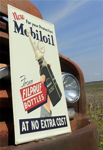 Mobiloil AF Motor Oil Sign, Tin Advertising Sign, Motor Oil, Gasoline & Oil Sign