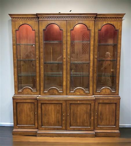 Vintage Henredon China Cabinet, Lighted Curio Cabinet, Display Case, China Hutch