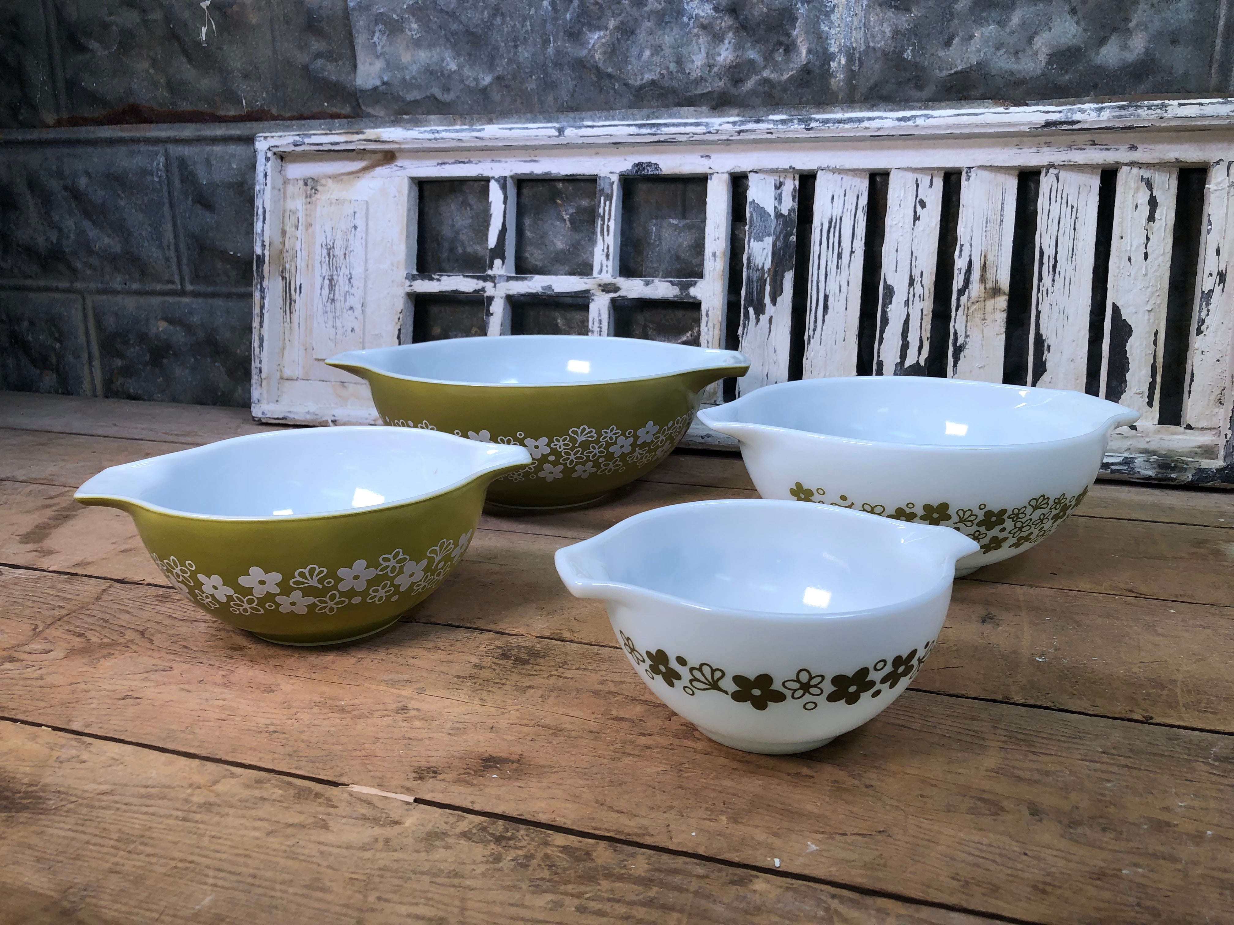 Vintage shops Pyrex Spring Blossom Mixing Bowls