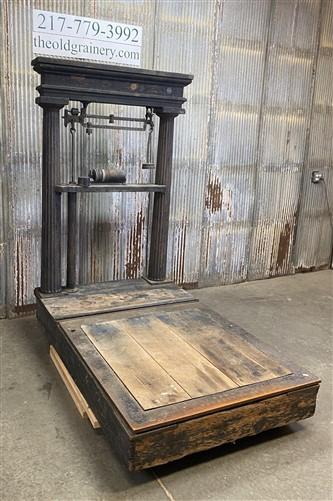 Vintage Howe Platform Scale, Industrial Scale, Early 1900s Cast Iron 200lbs, A