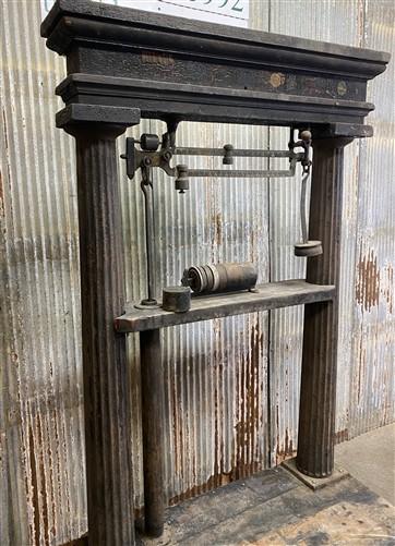 Vintage Howe Platform Scale, Industrial Scale, Early 1900s Cast Iron 200lbs, A