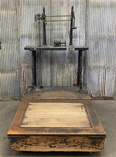 Vintage Howe Platform Scale, Industrial Scale, Early 1900s Cast Iron 200lbs, B