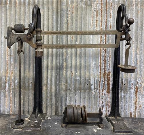 Vintage Howe Platform Scale, Industrial Scale, Early 1900s Cast Iron 200lbs, B