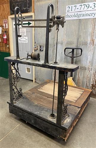 Vintage Howe Platform Scale, Industrial Scale, Early 1900s Cast Iron 200lbs, B