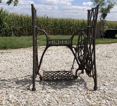 Treadle Sewing Machine, Cast Iron Base, Industrial Age Singer Steampunk PZ,