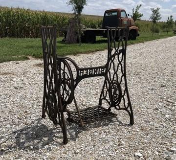 Treadle Sewing Machine, Cast Iron Base, Industrial Age Singer Steampunk PZ,