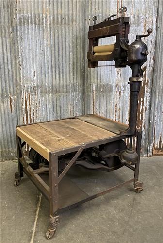 Vintage Washing Machine Wooden Electric Wringer Washer, End Table, Laundry Room