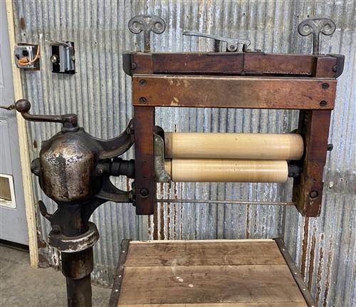 Vintage Washing Machine Wooden Electric Wringer Washer, End Table, Laundry Room