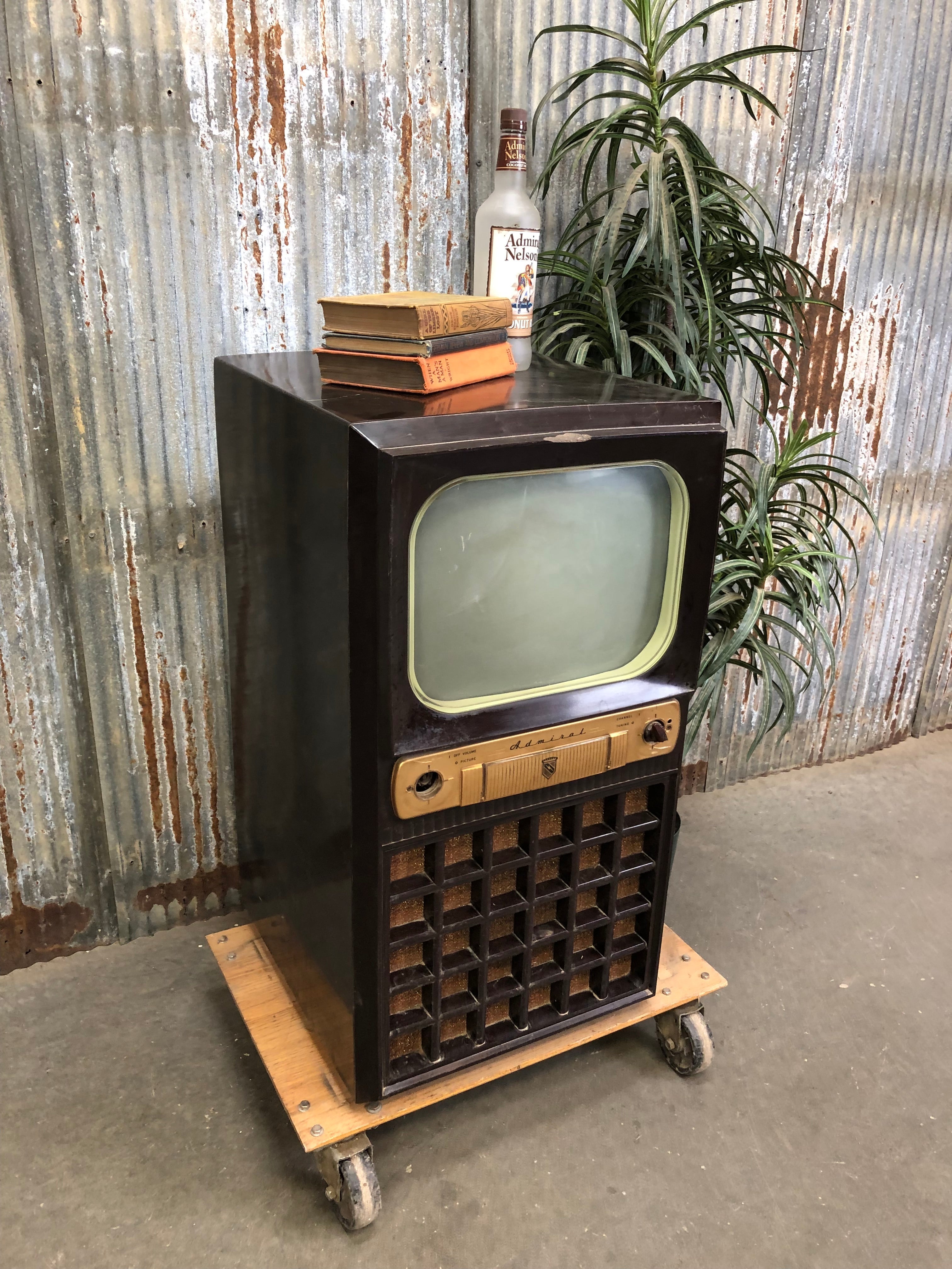 Vintage TMK Television 792c offers