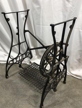 Treadle Sewing Machine, Cast Iron Base, Industrial Age White Steampunk QH