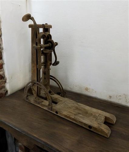 Boring Machine Barn Beam Post Hand Drill Brace Bit Wood Auger Tool Primitive N