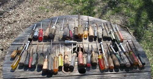 Lot 48 Assorted Size Screwdrivers Flat Phillips Vintage Tool Folk Art Sign Set