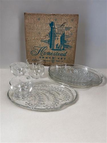 1950s Homestead Retro Snack Set, 4 Plates 4 Cups Federal Glass, Original Box B