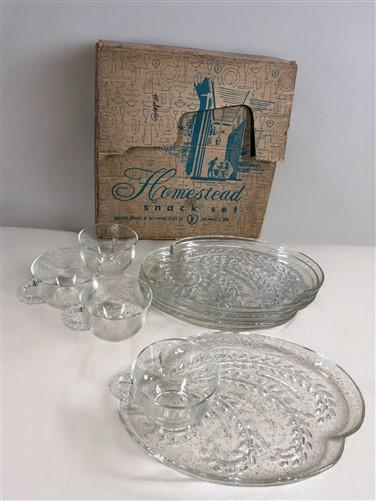 1950s Homestead Retro Snack Set, 4 Plates 4 Cups Federal Glass, Original Box A