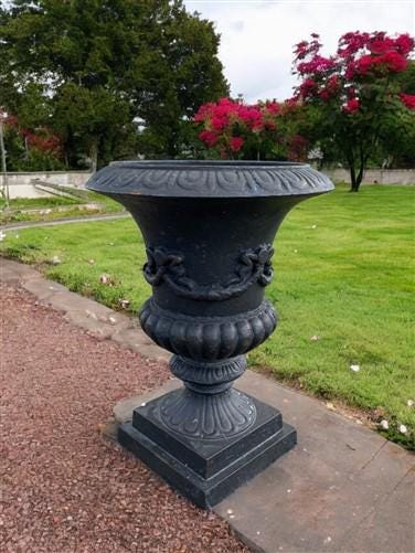 17" Tall Cast Iron Fluted Urn, Flower Pot Planter, Garden Patio Yard Art G1