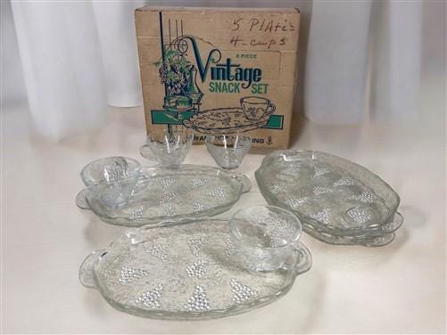 1950s Anchor Hocking Grape & Leaf Snack Set, 4 Plates 4 Cups, Original Box B