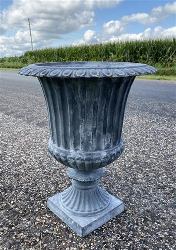 18" Tall Cast Iron Fluted Urn, Flower Pot Planter, Garden Patio Yard Art H1