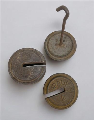 Round Hanging Small Scale Weights, Vintage Metal Industrial Fairbanks Morse A82