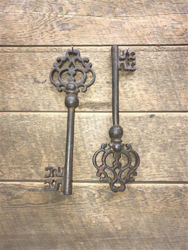 Large Rustic Skeleton Keys, Victorian Keys, Cast Iron Skeleton Key Wall Decor