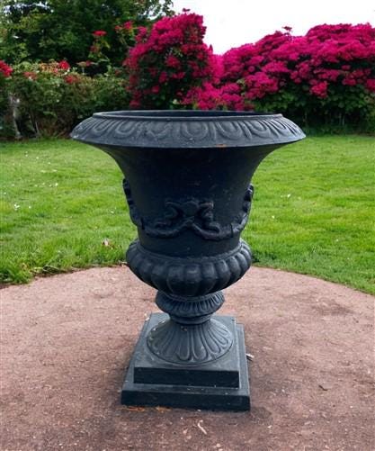 17" Tall Cast Iron Fluted Urn, Flower Pot Planter, Garden Patio Yard Art G1