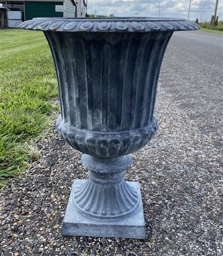 18" Tall Cast Iron Fluted Urn, Flower Pot Planter, Garden Patio Yard Art H1