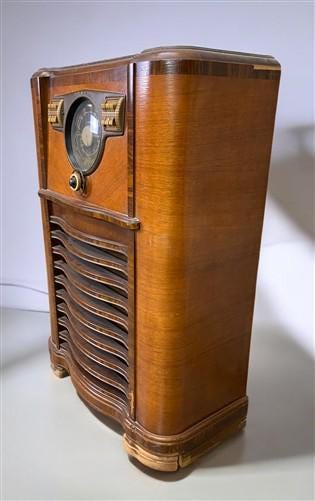 1940 Zenith Model 10S464 Radio, Vintage Floor Model, Wooden Cabinet Tube Radio