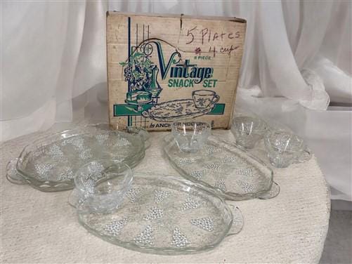 1950s Anchor Hocking Grape & Leaf Snack Set, 4 Plates 4 Cups, Original Box A,