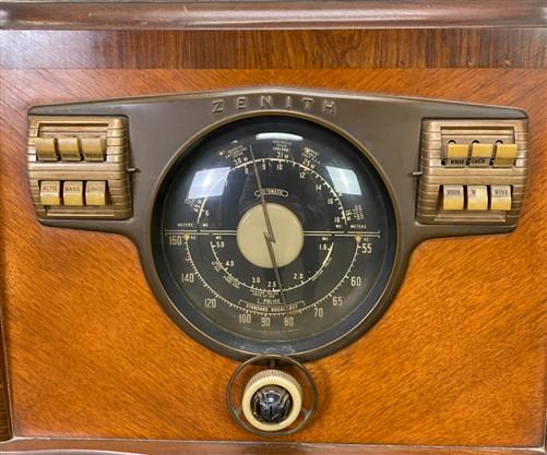 1940 Zenith Model 10S464 Radio, Vintage Floor Model, Wooden Cabinet Tube Radio